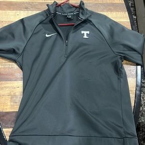 Perfect shape Nike Tennessee q-zip